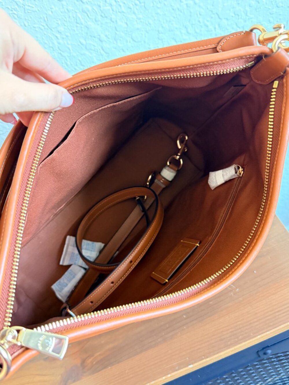 Coach Laurel Shoulder Bag Smooth Grain Leather Tan NWT Crossbody - Picture 4 of 9